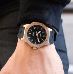 Uhren Cornavin Oberturm Sportliche Uhren Kautschuk Schwarz Zifferblatt Rose Gehäuse in Aarau