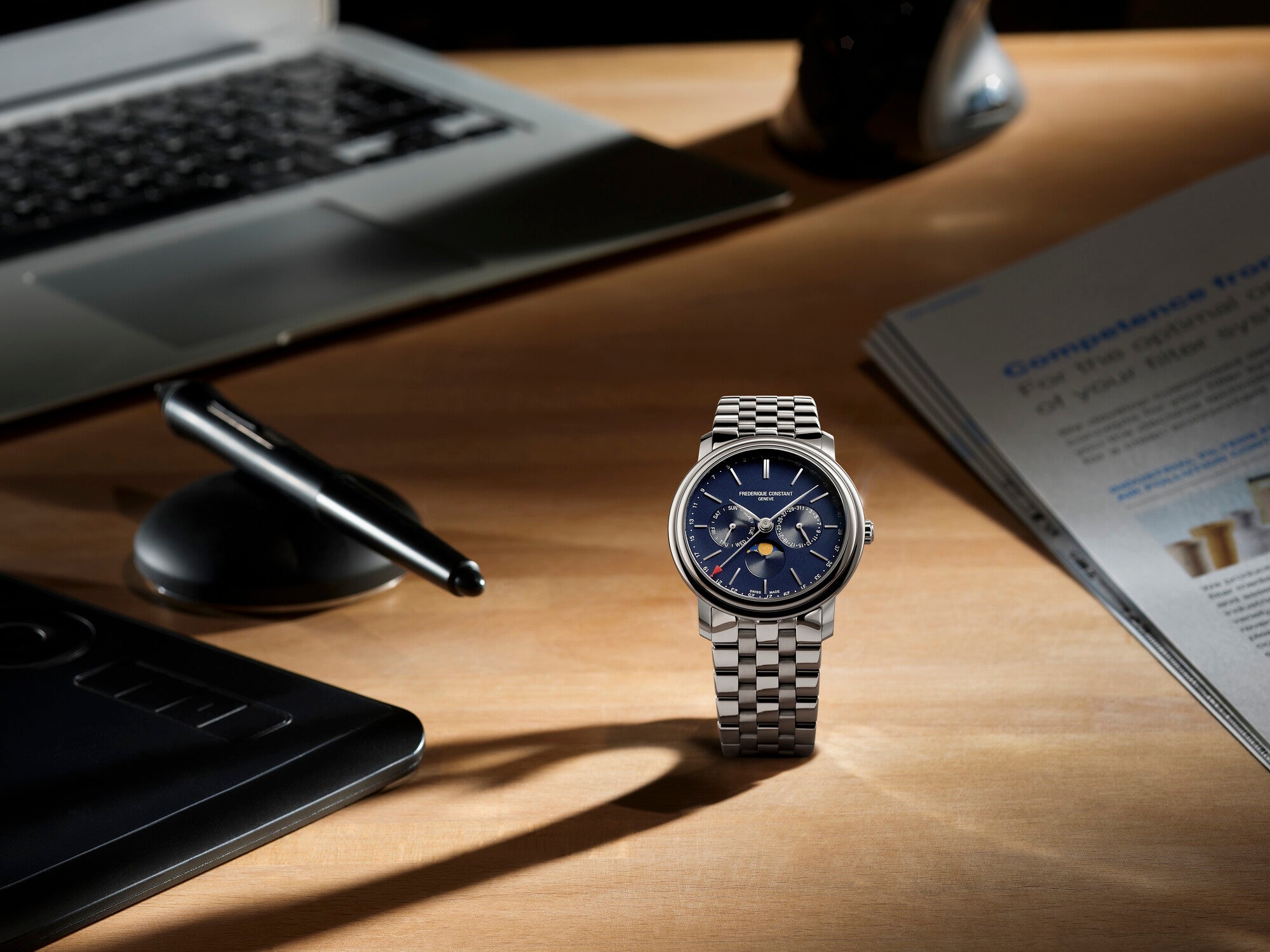 Frederique Constant Uhren Mondanzeige Wochentagsanzeige Datumsanzeige Silber Gehäuse Silber Armband Blau Zifferblatt Oberturm Uhren in Aarau